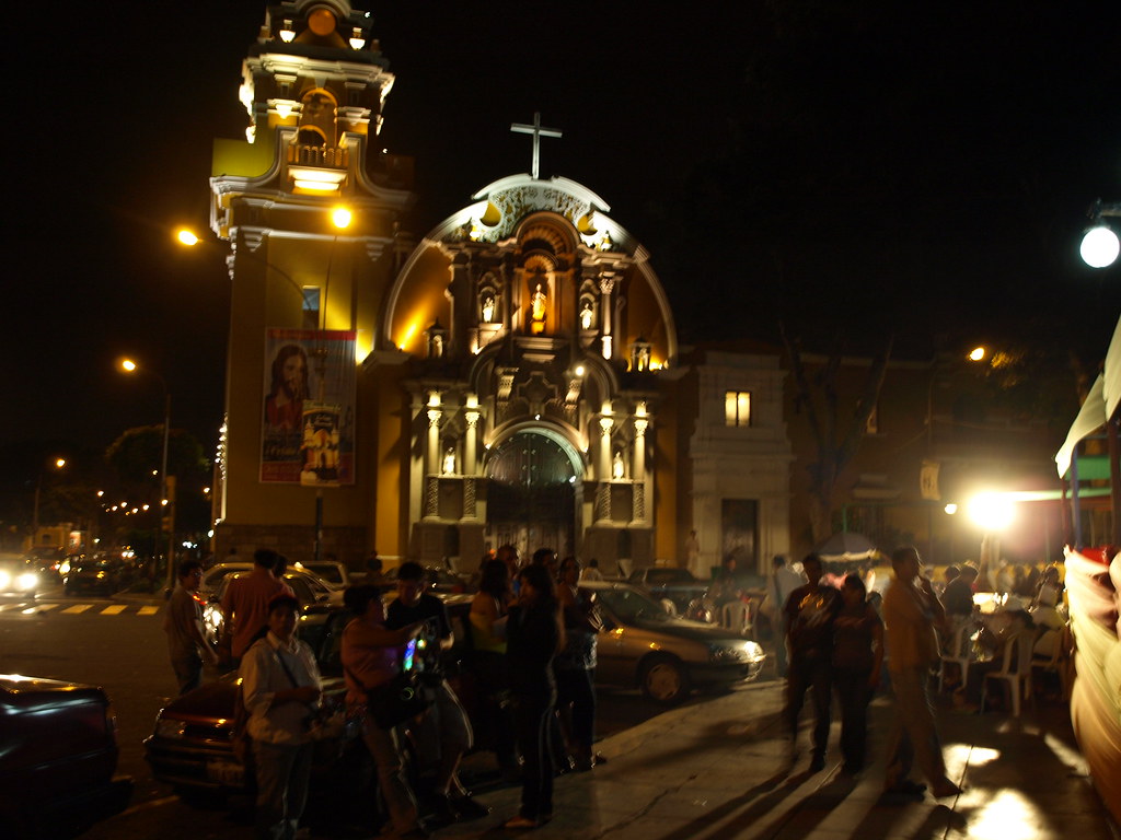 Mercado nocturno en Barranco, Lima, Perú